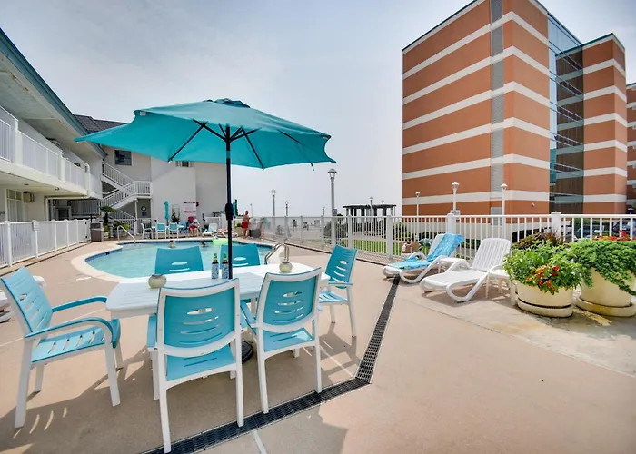 Chic Virginia Beach Retreat - Pool, Steps To Beach